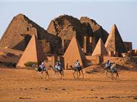 Súdán - plavba po Nilu k "černým pyramidám"